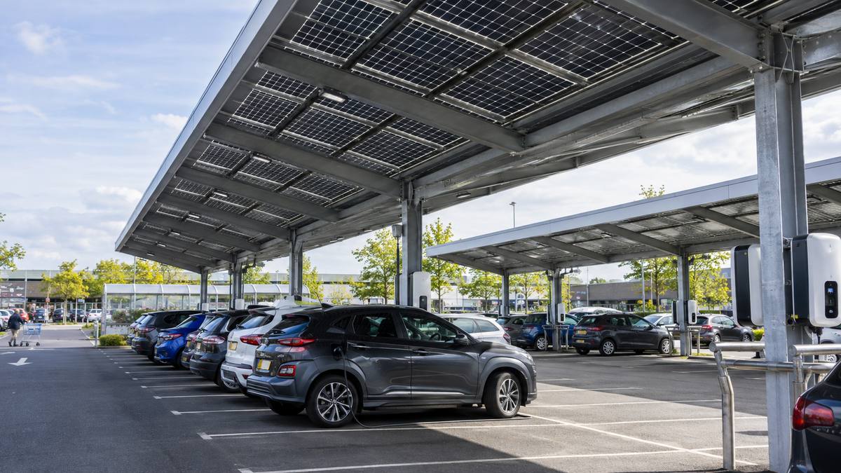 Solar Carports for Business: Costs, Design, Permitting and EV Charging in 2026