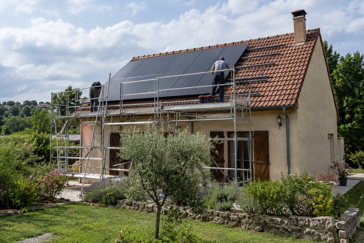 Prix des panneaux solaires en 2026 : combien coûte une installation pour votre maison ?