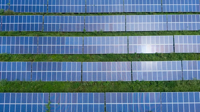i1Solar logo